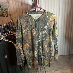 Cabelas Mossy Oak henley Camo Long Sleeve Shirt
